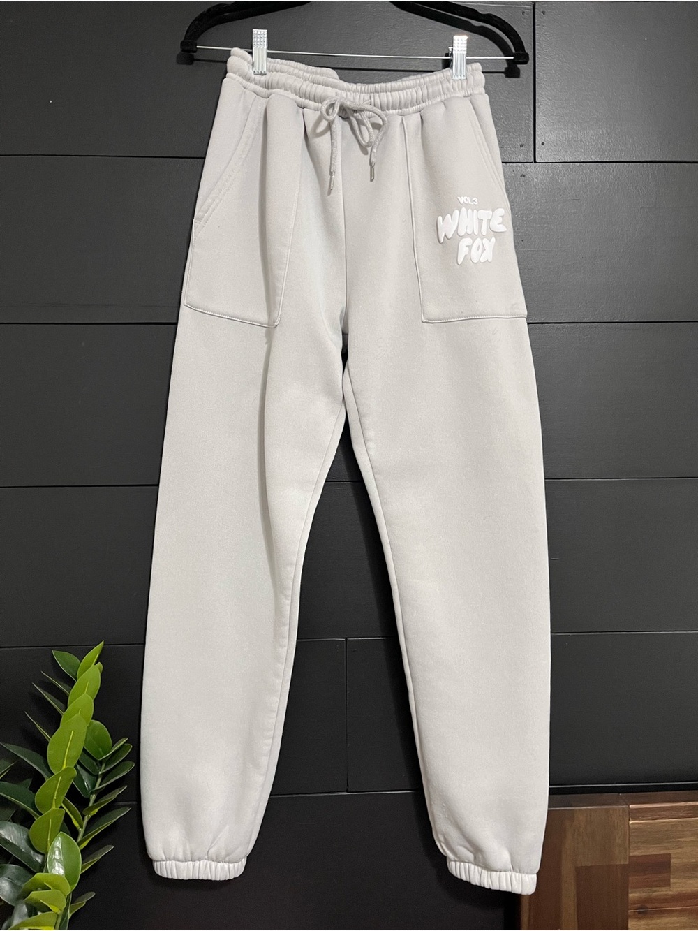 WHITE FOX Vol. 3 Gray Jogger Sweatpants Pockets Comfy Casual Women’s Sz M EUC